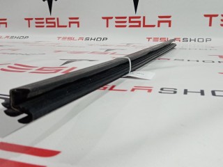 Уплотнитель стекла внутренний двери, ориг. номер 1038407-00-A, Tesla Model S 2012-2016