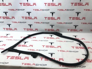 Уплотнитель проема дверного, ориг. номер 1606733, Tesla Model S 2-й рест 2021-2026