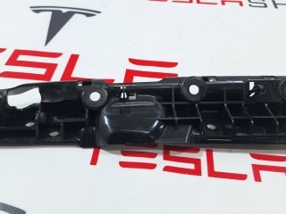 Кронштейн накладки, стойки A, ориг. номер 1585791-00-D, Tesla Model S 2-й рест 2021-2026