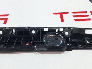 Кронштейн накладки, стойки A, ориг. номер 1585790-00-D, Tesla Model S 2-й рест 2021-2026