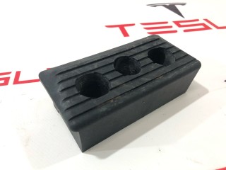 Опора под домкрат (подушка), ориг. номер 1608223-00-A, Tesla Model S 2-й рест 2021-2026