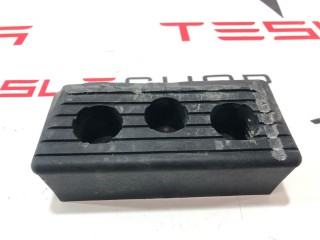 Опора под домкрат (подушка), ориг. номер 1608223-00-A, Tesla Model S 2-й рест 2021-2026