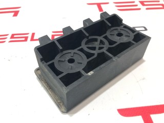 Опора под домкрат (подушка), ориг. номер 1608223-00-A, Tesla Model S 2-й рест 2021-2026