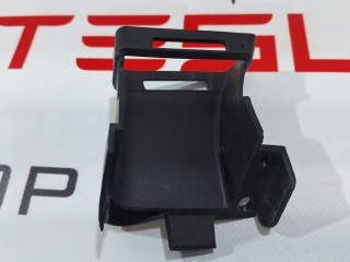 Кронштейн воздуховода противотуманной фары, ориг. номер 1056250-00-D, Tesla Model X 2015-2021