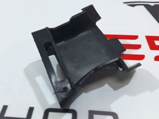 Кронштейн воздуховода противотуманной фары, ориг. номер 1056248-00-D, Tesla Model X 2015-2021