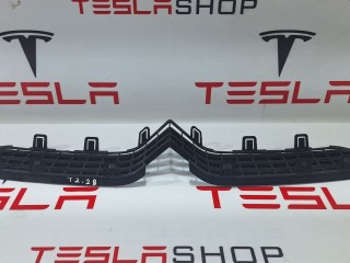 Решётка радиатора бампера переднего, ориг. номер 1050143-00-E, Tesla Model X 2015-2021