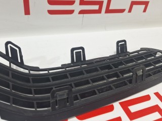 Решётка радиатора бампера переднего, ориг. номер 1050143-00-E, Tesla Model X 2015-2021