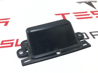Ручка внутренняя закрытия крышки багажника, ориг. номер 1050409-00-D, Tesla Model X 2015-2021