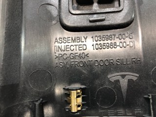 Накладка дверного порога, ориг. номер 1035987-02-G, 1496490-00-A, 1496491-00-A, Tesla Model X 2015-2021