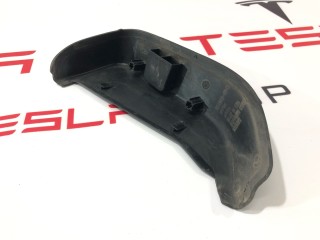Крышка фонаря багажника, ориг. номер 1058812-00-B, Tesla Model X 2015-2021