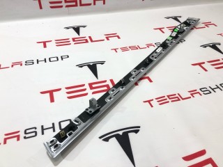 Накладка декоративная обшивки двери, ориг. номер 1035826-11-A, Tesla Model X 2015-2021