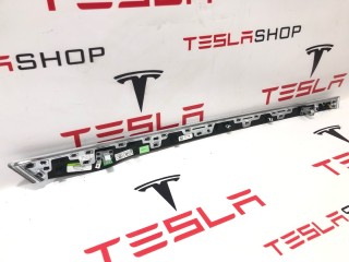 Накладка декоративная обшивки двери, ориг. номер 1035826-11-A, Tesla Model X 2015-2021