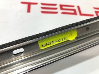 Молдинг подъемной задней двери, ориг. номер 1032249-00-J, Tesla Model X 2015-2021