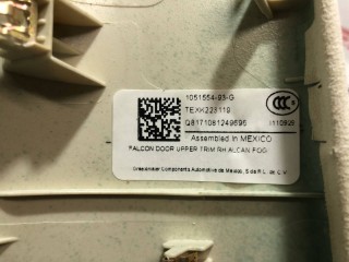 Накладка стекла, подъемной задней двери, ориг. номер 1051554-93-G, Tesla Model X 2015-2021
