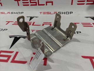 Кронштейн крепления клапана, ориг. номер 1003762-00-A, Tesla Model S 2012-2016