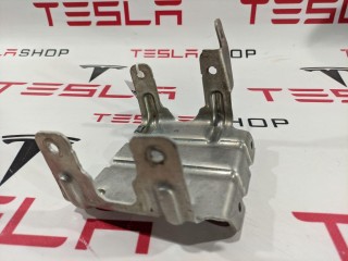 Кронштейн крепления клапана, ориг. номер 1003762-00-A, Tesla Model S 2012-2016