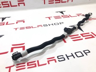 Патрубок системы охлаждения основной батареи, ориг. номер 1521567-00-A, Tesla Model Y 2020-2026