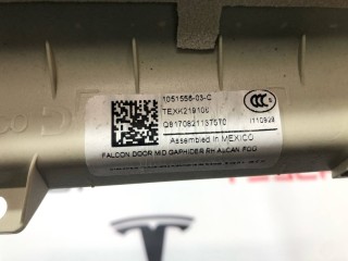Накладка межсекционная подъемной задней двери, ориг. номер 1051556-03-C, 1053729-00-B, Tesla Model X 2015-2021
