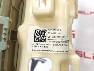 Накладка подъемной задней двери, ориг. номер 1055011-06-E, 1060411-00-C, 1055018-00-D, Tesla Model X 2015-2021