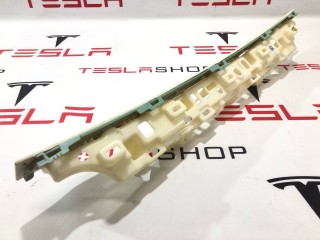Накладка подъемной задней двери, ориг. номер 1055049-06-E, Tesla Model X 2015-2021