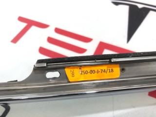 Молдинг подъемной задней двери, ориг. номер 1032250-00-J, Tesla Model X 2015-2021
