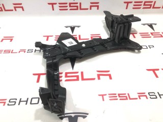 Кронштейн обшивки багажного отделения, ориг. номер 1080701-00-D, Tesla Model X 2015-2021