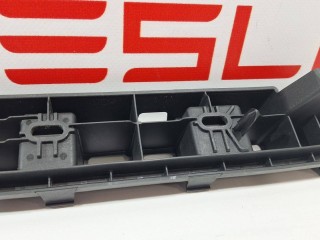 Кронштейн порога двери, ориг. номер 1056095-00-B, 1051827-00-B, Tesla Model X 2015-2021