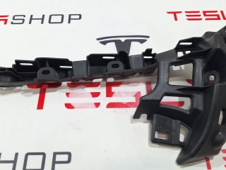 Кронштейн накладки, стойки В, ориг. номер 1051824-00-B, Tesla Model X 2015-2021