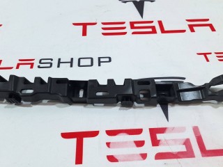 Кронштейн накладки, стойки В, ориг. номер 1050784-00-C, Tesla Model X 2015-2021