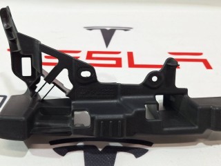 Кронштейн накладки, стойки C, ориг. номер 1056083-00-C, 1051825-00-C, Tesla Model X 2015-2021