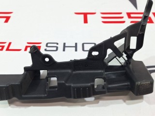 Кронштейн накладки, стойки C, ориг. номер 1053724-00-C, 1056085-00-C, Tesla Model X 2015-2021