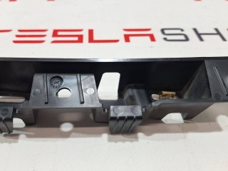 Кронштейн накладки, стойки В, ориг. номер 1108817-00-A, Tesla Model X 2015-2021