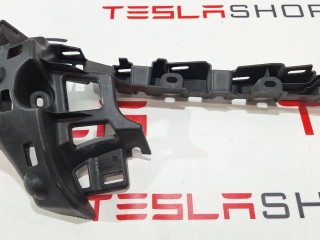 Кронштейн накладки, стойки В, ориг. номер 1053727-00-H, Tesla Model X 2015-2021