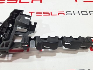 Кронштейн накладки, стойки В, ориг. номер 1053727-00-H, Tesla Model X 2015-2021