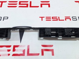 Кронштейн порога двери, ориг. номер 1053726-00-B, Tesla Model X 2015-2021