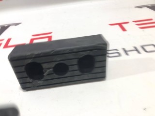 Опора под домкрат (подушка), ориг. номер 1045887-00-B, Tesla Model X 2015-2021