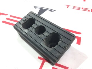 Опора под домкрат (подушка), ориг. номер 1045887-00-B, Tesla Model X 2015-2021