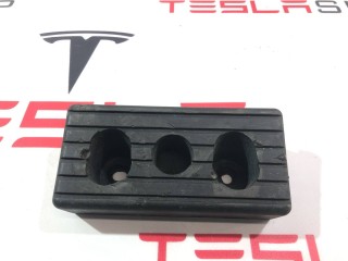 Опора под домкрат (подушка), ориг. номер 1045887-00-B, Tesla Model X 2015-2021