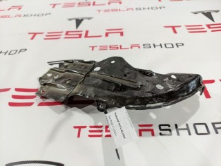 Кронштейн крепления фары и крыла, ориг. номер 1092304-00-B, Tesla Model 3 2017-2021