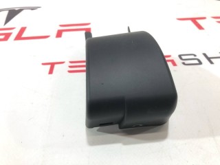 Накладка петли подъемной задней двери, ориг. номер 1047074-00-G, Tesla Model X 2015-2021