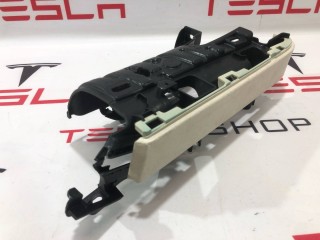Накладка подъемной задней двери, ориг. номер 1055048-06-J, Tesla Model X 2015-2021