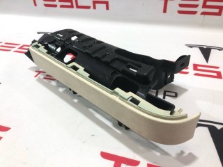 Накладка подъемной задней двери, ориг. номер 1055048-06-J, Tesla Model X 2015-2021