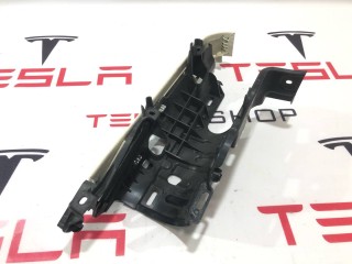 Накладка подъемной задней двери, ориг. номер 1055048-06-J, Tesla Model X 2015-2021