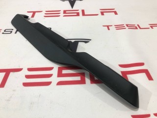 Накладка салазки сидения (пассажирская), ориг. номер 1066617-00-A, Tesla Model X 2015-2021