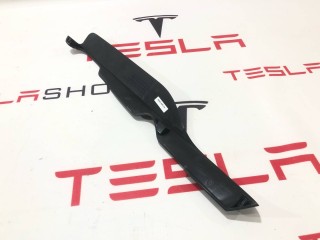 Накладка салазки сидения (пассажирская), ориг. номер 1066617-00-A, Tesla Model X 2015-2021