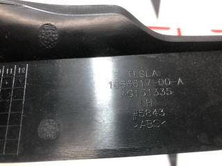 Накладка салазки сидения (пассажирская), ориг. номер 1066617-00-A, Tesla Model X 2015-2021