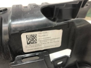 Накладка подъемной задней двери, ориг. номер 1055010-06-J, 1051557-00-E, Tesla Model X 2015-2021