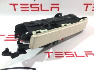 Кронштейн накладки, подъемной задней двери, ориг. номер 1055012-06-J, Tesla Model X 2015-2021