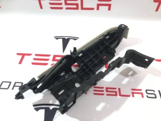 Кронштейн накладки, подъемной задней двери, ориг. номер 1055012-06-J, Tesla Model X 2015-2021