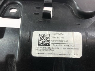 Кронштейн накладки, подъемной задней двери, ориг. номер 1055012-06-J, Tesla Model X 2015-2021